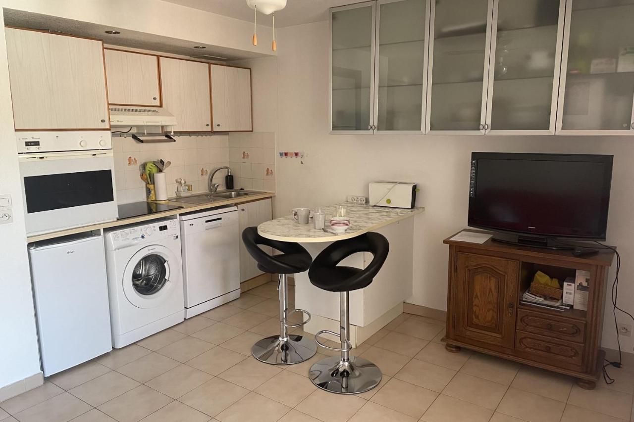 T2 With Balcony Close To The Sea Sainte-Maxime Luaran gambar